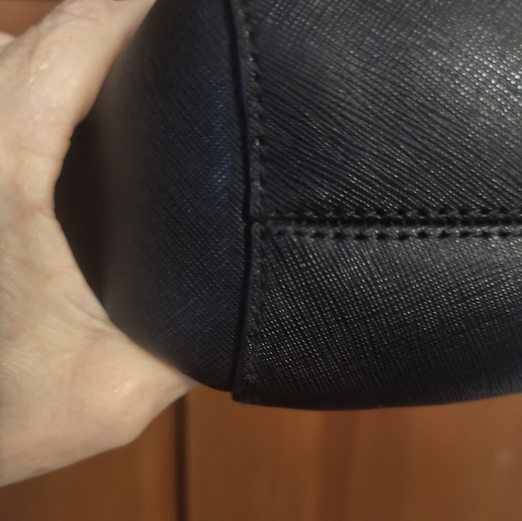 Michael Kors Jet Set Travel Black Saffiano Leather Shoulder Bag EUC - Picture 7 of 13